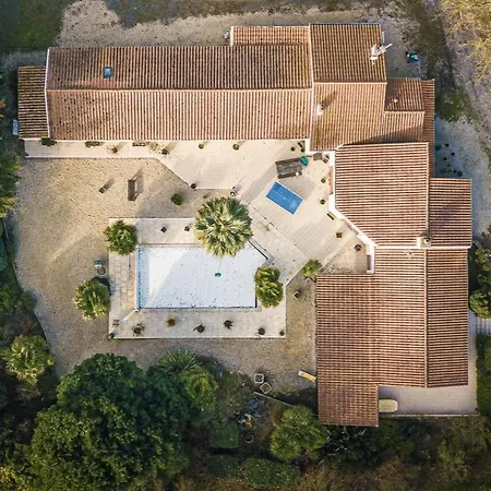 Des Colombieres Piscine & Apartment *