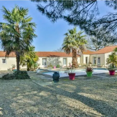 Des Colombieres Piscine &