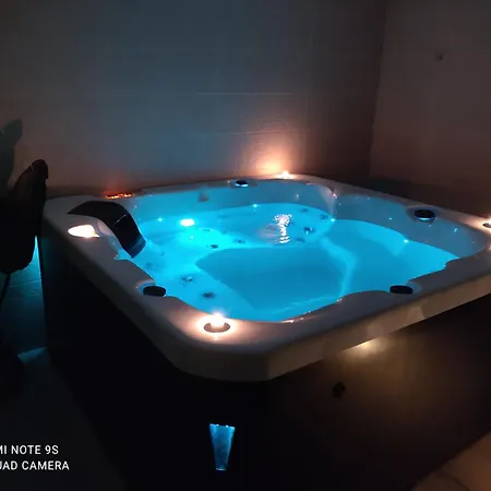 Des Colombieres Piscine &