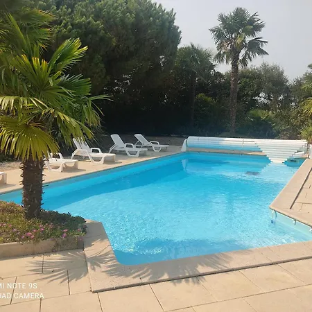 Des Colombieres Piscine & Saint-Maixent-sur-Vie