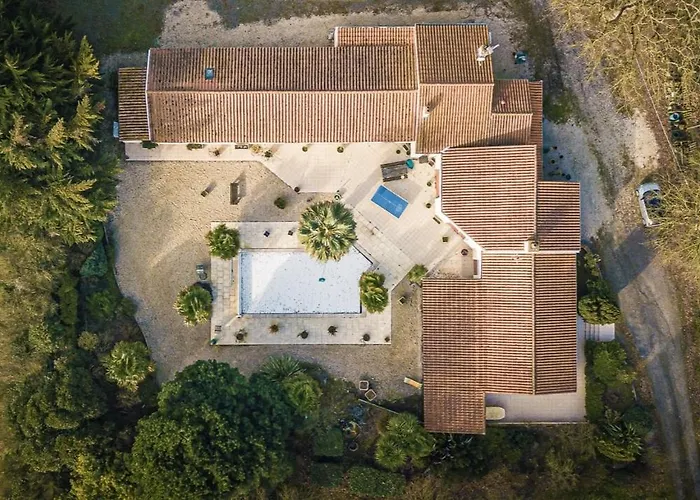 Des Colombieres Piscine & Апартаменты *